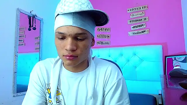 Snapshot of EL_VENEZOLANO_22CM chatting on 10-26-25, 02:50 EL VENEZOLANO 22CM online show from 10-26-25, 02:50