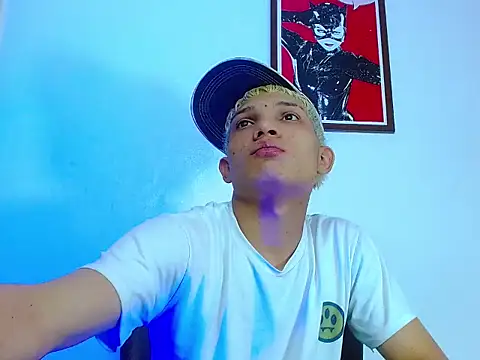 Snapshot of EL_VENEZOLANO_22CM chatting on 10-28-25, 04:49 EL VENEZOLANO 22CM online show from 10-28-25, 04:49