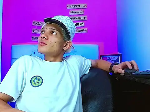 Snapshot of EL_VENEZOLANO_22CM chatting on 10-29-25, 04:59 EL VENEZOLANO 22CM online show from 10-29-25, 04:59