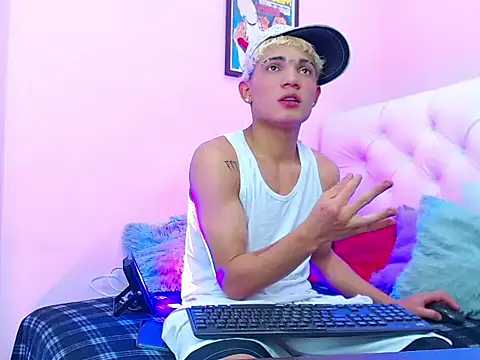 Snapshot of EL_VENEZOLANO_22CM chatting on 11-09-25, 04:55 EL VENEZOLANO 22CM online show from 11-09-25, 04:55