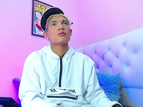 Snapshot of EL_VENEZOLANO_22CM chatting on 11-11-25, 05:40 EL VENEZOLANO 22CM online show from 11-11-25, 05:40