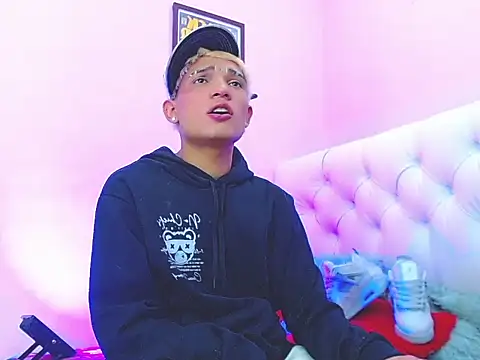 Snapshot of EL_VENEZOLANO_22CM chatting on 11-12-25, 05:19 EL VENEZOLANO 22CM online show from 11-12-25, 05:19