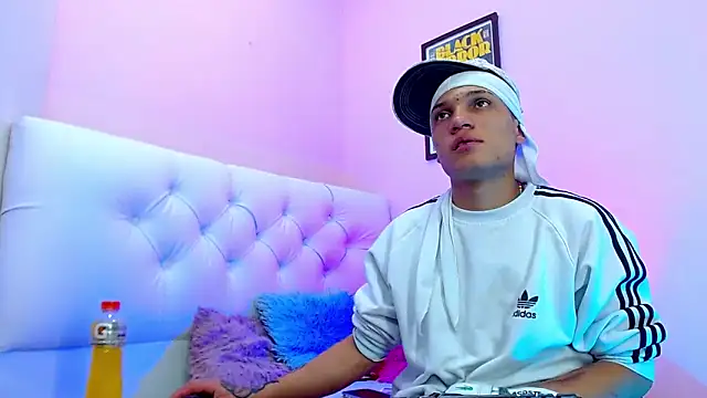 Snapshot of EL_VENEZOLANO_22CM chatting on 11-26-25, 04:13 EL VENEZOLANO 22CM online show from 11-26-25, 04:13