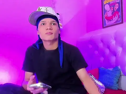 Snapshot of EL_VENEZOLANO_22CM chatting on 12-14-25, 04:40 EL VENEZOLANO 22CM online show from 12-14-25, 04:40