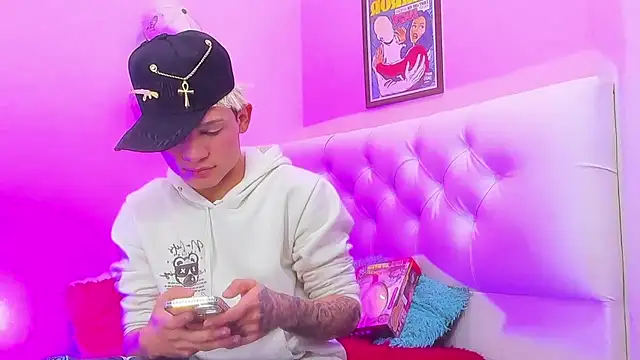 Snapshot of EL_VENEZOLANO_22CM chatting on 12-15-25, 07:12 EL VENEZOLANO 22CM online show from 12-15-25, 07:12