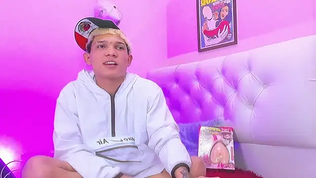 Snapshot of EL_VENEZOLANO_22CM chatting on 12-17-25, 04:40 EL VENEZOLANO 22CM online show from 12-17-25, 04:40