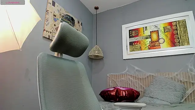 Snapshot of eva_sk chatting on 10-13-25, 12:05 eva sk online show from 10-13-25, 12:05