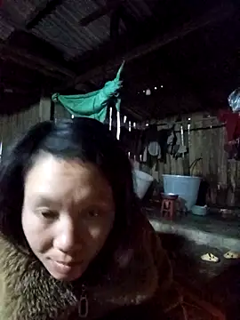 Snapshot of bonnie-00 chatting on 12-14-25, 11:20 bonnie-00 online show from 12-14-25, 11:20