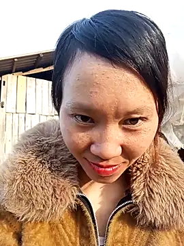 Snapshot of bonnie-00 chatting on 12-17-25, 09:04 bonnie-00 online show from 12-17-25, 09:04