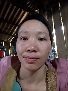 Snapshot of bonnie-00 chatting on 12-21-25, 12:29 bonnie-00 online show from 12-21-25, 12:29