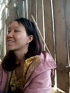 Snapshot of bonnie-00 chatting on 01-15-26, 03:44 bonnie-00 online show from 01-15-26, 03:44