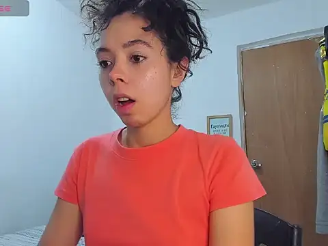 Snapshot of Annie_rosse1017 chatting on 10-18-25, 01:52 Annie rosse1017 online show from 10-18-25, 01:52