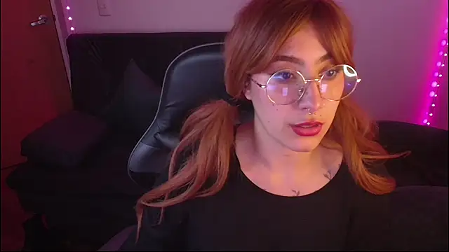 Snapshot of Miacatsito3 chatting on 09-30-25, 01:54 Miacatsito3 online show from 09-30-25, 01:54