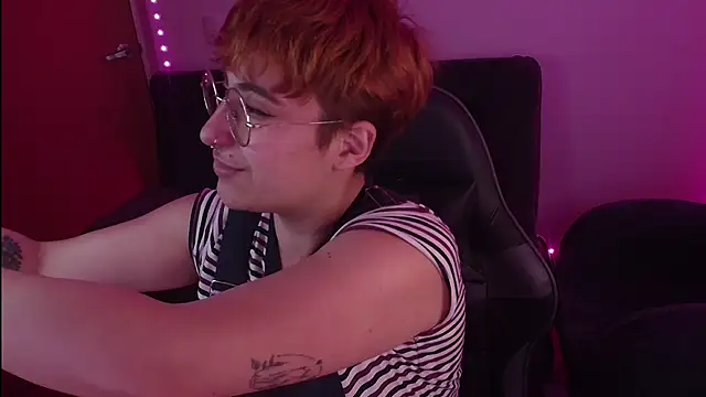 Snapshot of Miacatsito3 chatting on 10-02-25, 05:03 Miacatsito3 online show from 10-02-25, 05:03