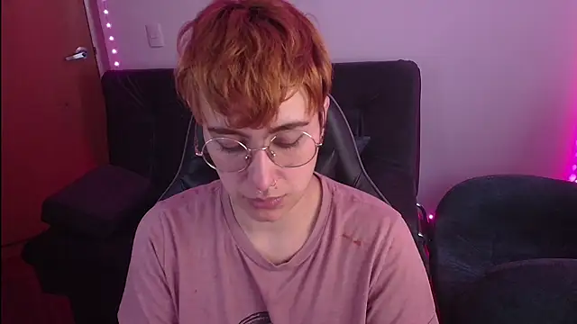 Snapshot of Miacatsito3 chatting on 10-02-25, 05:31 Miacatsito3 online show from 10-02-25, 05:31