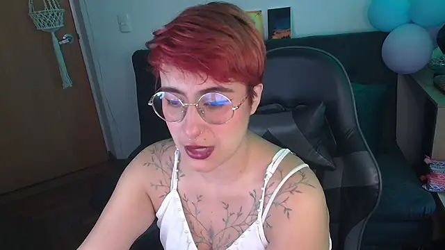 Snapshot of Miacatsito3 chatting on 11-22-25, 08:52 Miacatsito3 online show from 11-22-25, 08:52