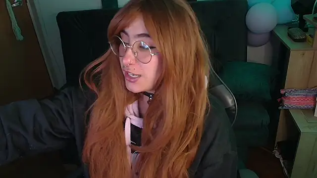 Snapshot of Miacatsito3 chatting on 12-04-25, 04:44 Miacatsito3 online show from 12-04-25, 04:44