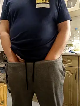 Snapshot of narrowboy chatting on 10-14-25, 03:46 narrowboy online show from 10-14-25, 03:46