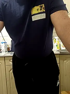 Snapshot of narrowboy chatting on 11-26-25, 01:34 narrowboy online show from 11-26-25, 01:34