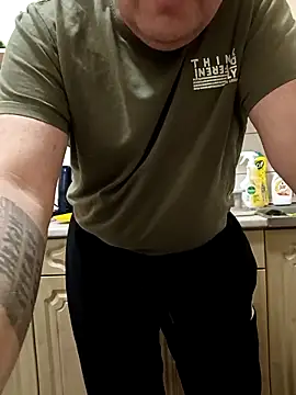 Snapshot of narrowboy chatting on 12-17-25, 01:28 narrowboy online show from 12-17-25, 01:28