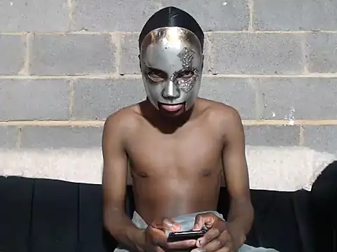 Snapshot of Romeo_Favent chatting on 09-28-25, 01:11 Romeo Favent online show from 09-28-25, 01:11