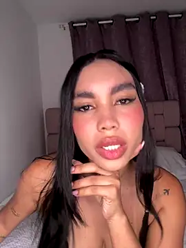 karolaalcendra online show from 10-24-25, 04:31