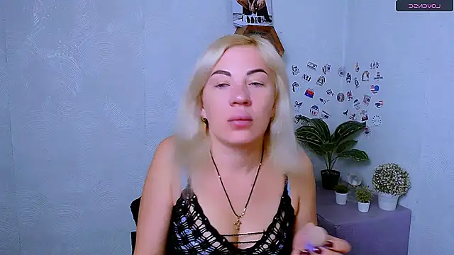 EmmaCat  online show from 10-16-25, 04:13