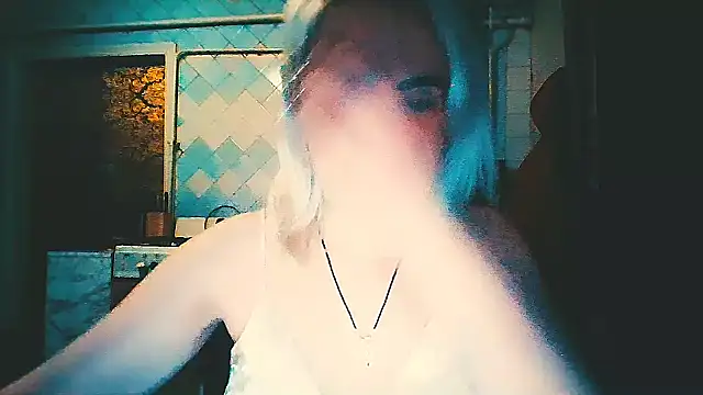 Snapshot of EmmaCat_ chatting on 04-24-26, 06:21 EmmaCat online show from 04-24-26, 06:21