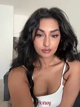 Snapshot of Mia_spicyy chatting on 06-18-26, 08:36 Mia spicyy online show from 06-18-26, 08:36