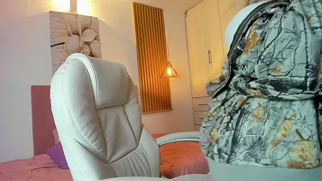 Snapshot of KoraRousee chatting on 09-13-25, 01:00 KoraRousee online show from 09-13-25, 01:00