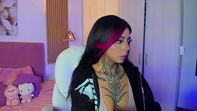 Snapshot of KoraRousee chatting on 09-20-25, 01:01 KoraRousee online show from 09-20-25, 01:01