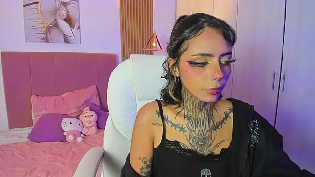 Snapshot of KoraRousee chatting on 09-28-25, 01:38 KoraRousee online show from 09-28-25, 01:38