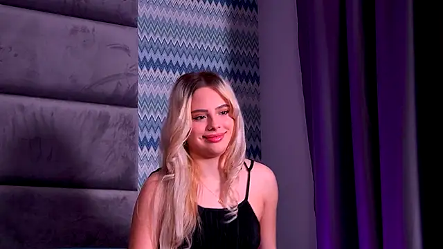 YssabelFox online show from 12-18-25, 02:45