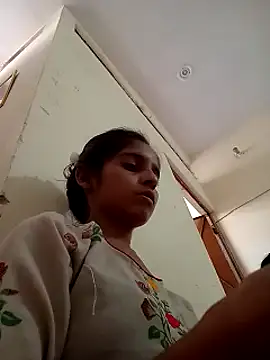 Snapshot of Saloni-Gupta chatting on 09-20-25, 06:58 Saloni-Gupta online show from 09-20-25, 06:58
