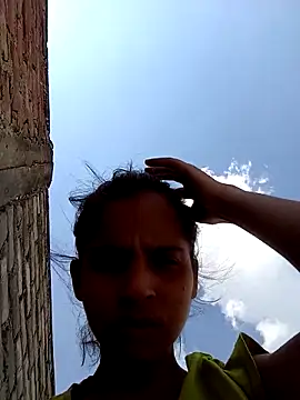 Snapshot of Saloni-Gupta chatting on 09-28-25, 08:09 Saloni-Gupta online show from 09-28-25, 08:09