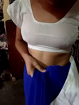 Snapshot of Saloni-Gupta chatting on 10-23-25, 07:51 Saloni-Gupta online show from 10-23-25, 07:51