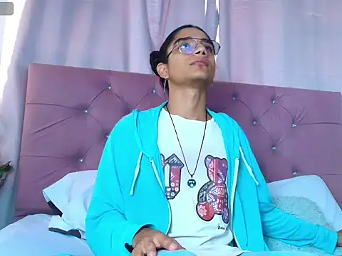 Snapshot of EthanBlackwoodd chatting on 09-23-25, 08:23 EthanBlackwoodd online show from 09-23-25, 08:23