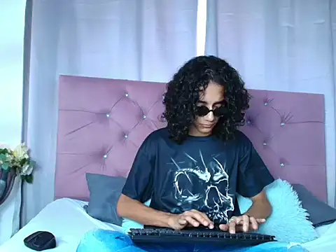 Snapshot of EthanBlackwoodd chatting on 09-29-25, 07:40 EthanBlackwoodd online show from 09-29-25, 07:40