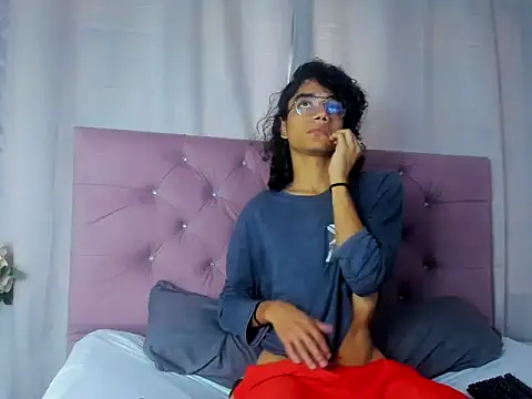 Snapshot of EthanBlackwoodd chatting on 09-30-25, 08:03 EthanBlackwoodd online show from 09-30-25, 08:03