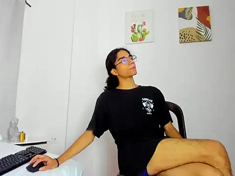 Snapshot of EthanBlackwoodd chatting on 10-07-25, 07:44 EthanBlackwoodd online show from 10-07-25, 07:44