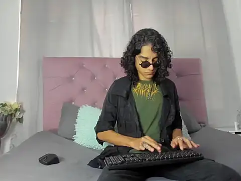 Snapshot of EthanBlackwoodd chatting on 10-09-25, 07:23 EthanBlackwoodd online show from 10-09-25, 07:23