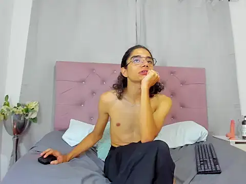 Snapshot of EthanBlackwoodd chatting on 10-11-25, 08:13 EthanBlackwoodd online show from 10-11-25, 08:13