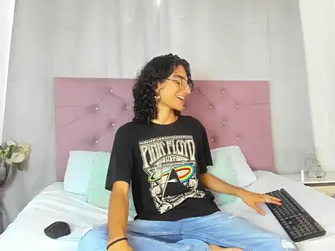 Snapshot of EthanBlackwoodd chatting on 10-21-25, 07:47 EthanBlackwoodd online show from 10-21-25, 07:47