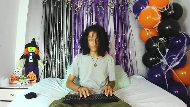 Snapshot of EthanBlackwoodd chatting on 10-26-25, 10:36 EthanBlackwoodd online show from 10-26-25, 10:36