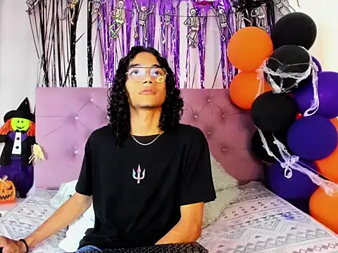 Snapshot of EthanBlackwoodd chatting on 11-02-25, 07:49 EthanBlackwoodd online show from 11-02-25, 07:49