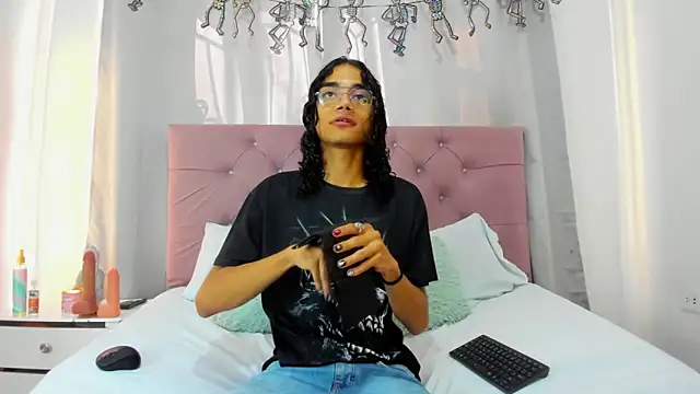 Snapshot of EthanBlackwoodd chatting on 11-25-25, 07:47 EthanBlackwoodd online show from 11-25-25, 07:47