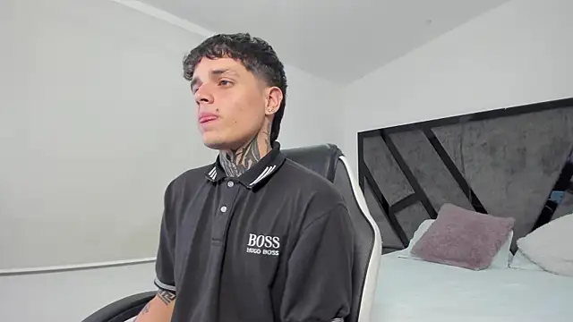 Snapshot of Declan-Fox chatting on 09-15-25, 03:50 Declan-Fox online show from 09-15-25, 03:50