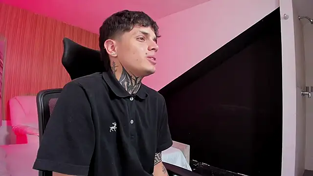 Snapshot of Declan-Fox chatting on 09-16-25, 03:40 Declan-Fox online show from 09-16-25, 03:40