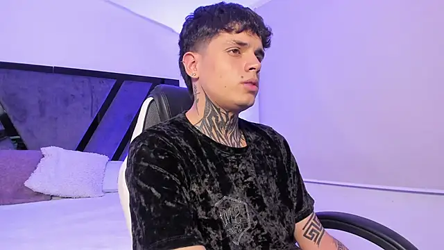 Snapshot of Declan-Fox chatting on 09-17-25, 03:41 Declan-Fox online show from 09-17-25, 03:41