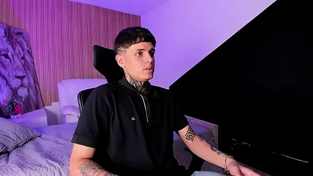 Snapshot of Declan-Fox chatting on 09-26-25, 03:43 Declan-Fox online show from 09-26-25, 03:43